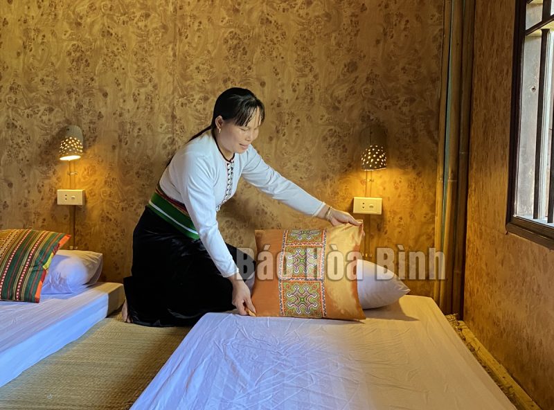 Điểm du lịch cộng đồng Đá Bia, xã Tiền Phong (Đà Bắc) mang đến cho du khách trải nghiệm dịch vụ ngủ lưu trú trên nhà sàn Mường.